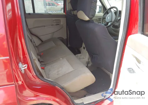 2008 Jeep Liberty Sport из США, поврежденный, VIN 1J8GP28K68W241784